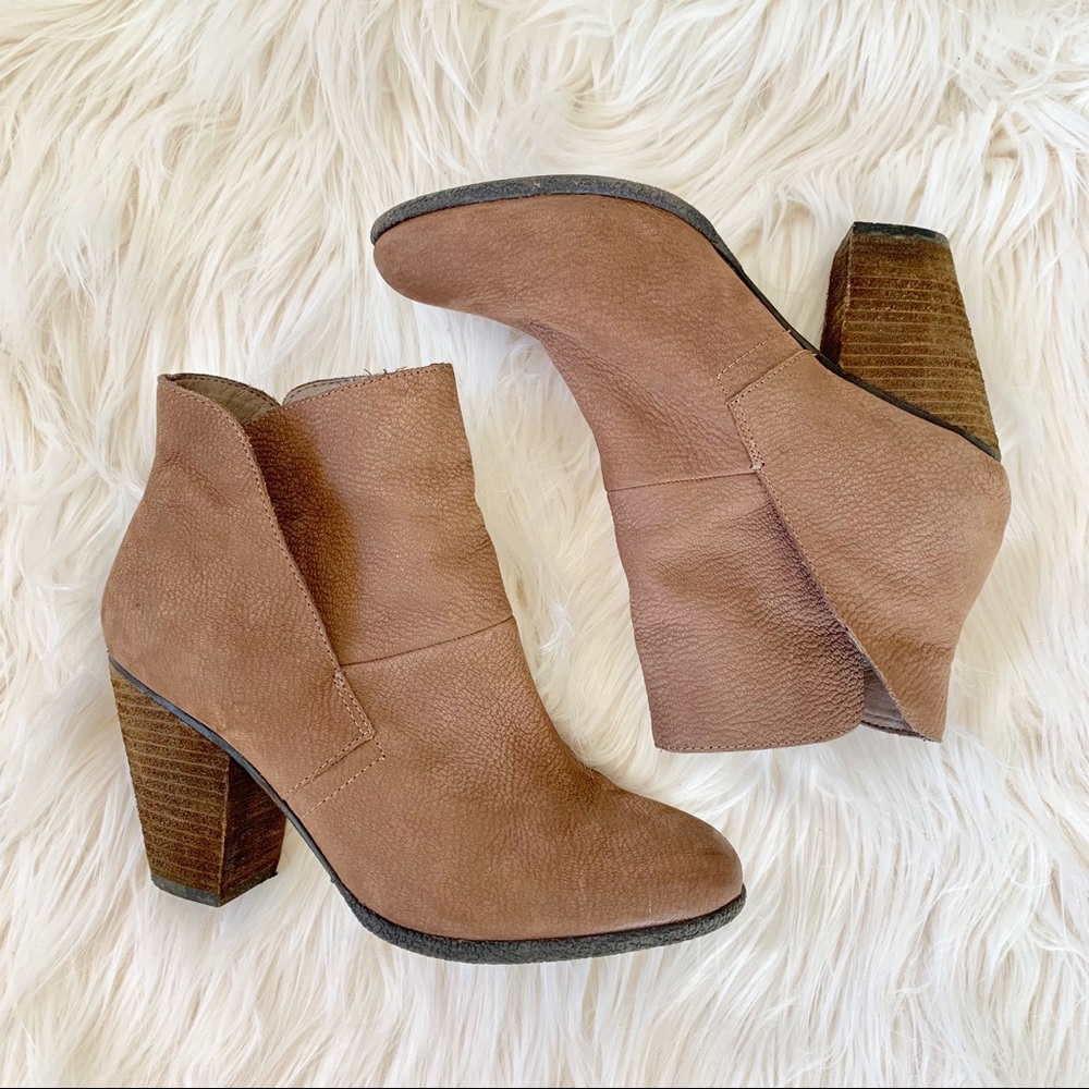 Vince Camuto Brown Leather Booties Size 8
